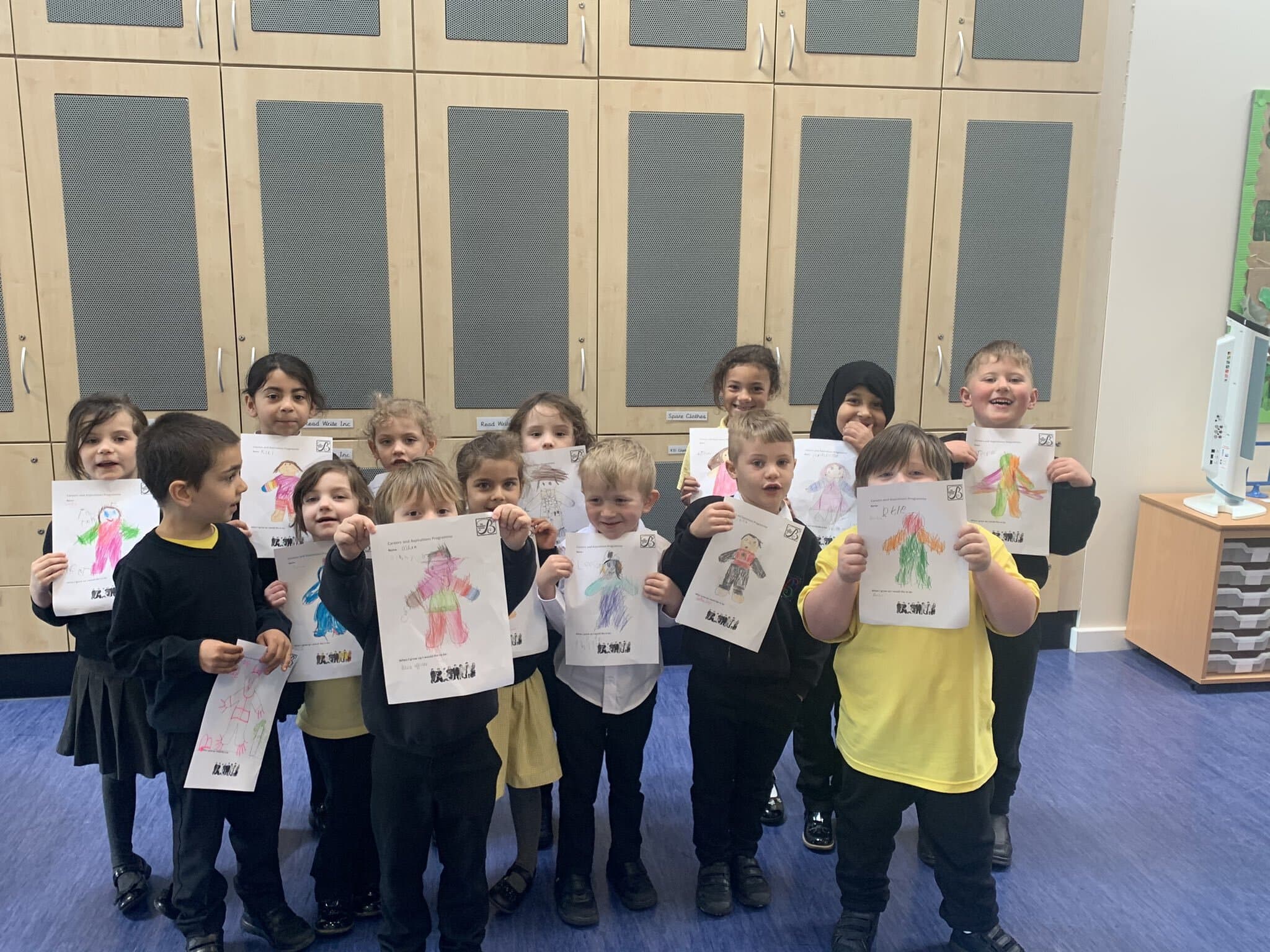 EzB7fpjWUAAqDJ8 (1).jpg