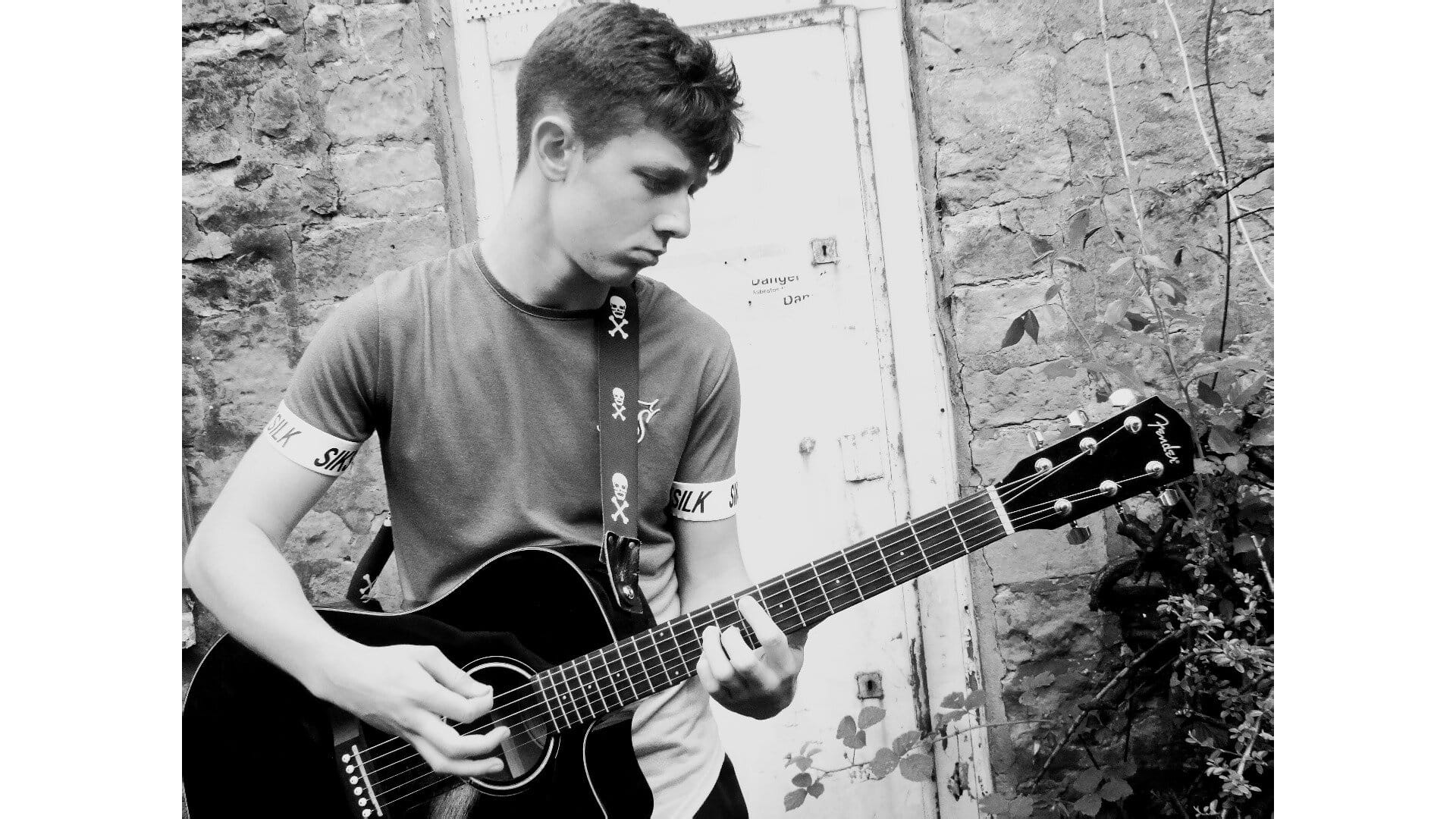Award-winning singing star River Hopkins, from Shirebrook, is urging his fellow teenagers to pick up a guitar or grab a microphone to boost their mental health ahead of the release of his new record.